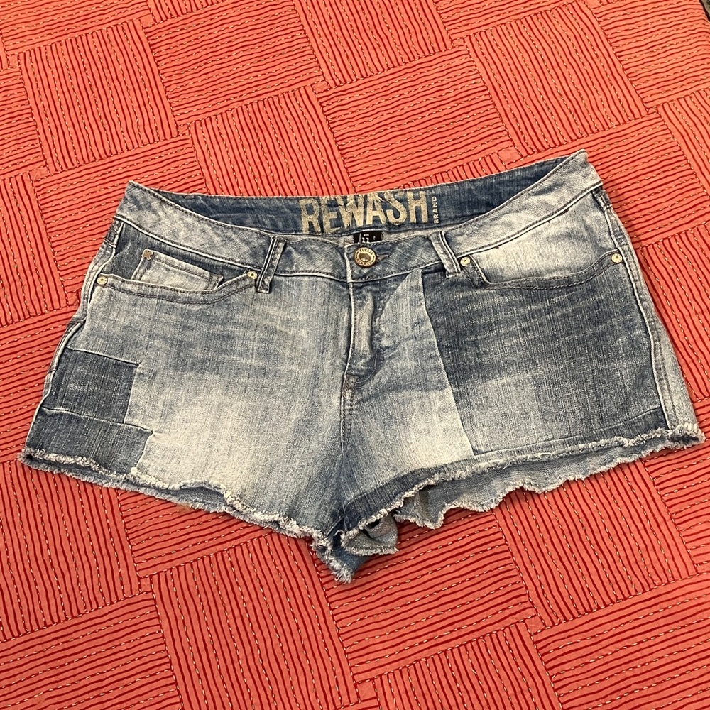 Rewash Women's size 11 W34L2 rise 9” Faded Blue patchwork Jean Shorts
